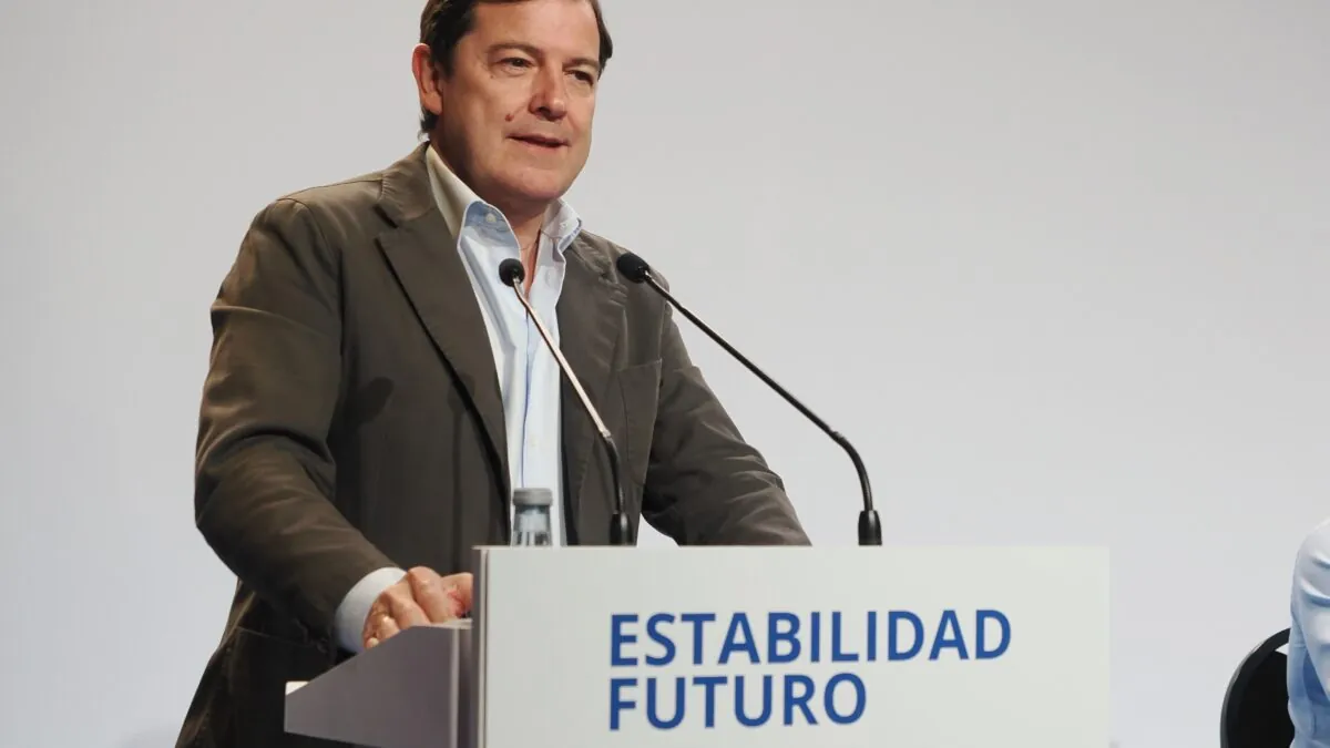 Mañueco defiende el valor del sector químico-farmacéutico en Castilla y León