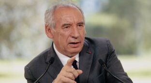 Órdago del Gobierno francés: se someterá a una cuestión de confianza en septiembre