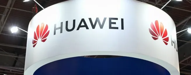 Bruselas veta a Huawei y bloquea el plan de renovables de Sánchez tras la crisis de Irán
