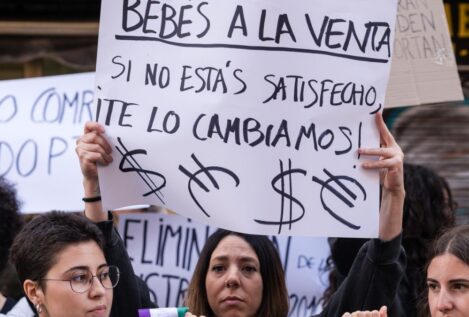 Igualdad denuncia por primera vez a varias agencias por publicitar «vientres de alquiler»