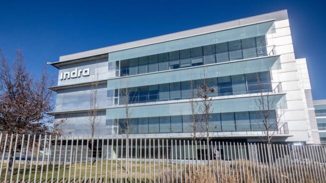 Indra cierra la compra del 89,68% de Hispasat a Redeia por 725 millones de euros