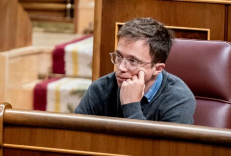 El juez envía a juicio a Errejón por la supuesta agresión sexual a Elisa Mouliaá 