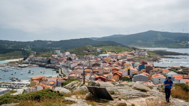 Alianza Verde y Podemos piden investigar la contaminación de bidones en la costa gallega