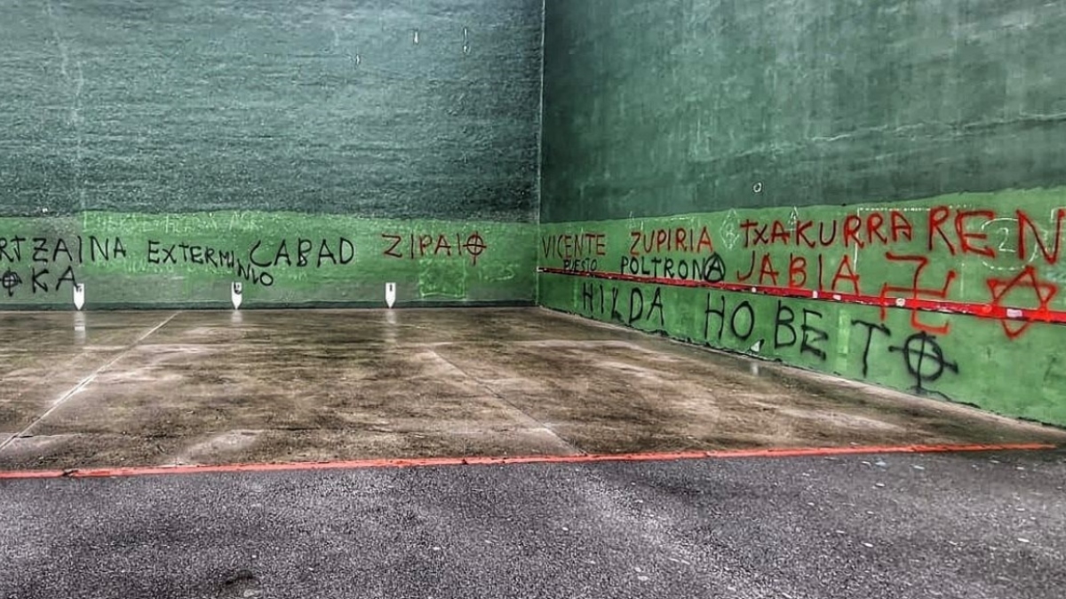 Las pintadas en Hernani (Guipúzcoa) contra la Ertzaintza provocan el enfado del PNV con Bildu
