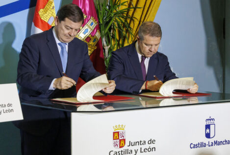 Mañueco y García-Page firman un acuerdo que mejora la sanidad para 30.000 vecinos del Valle del Tiétar