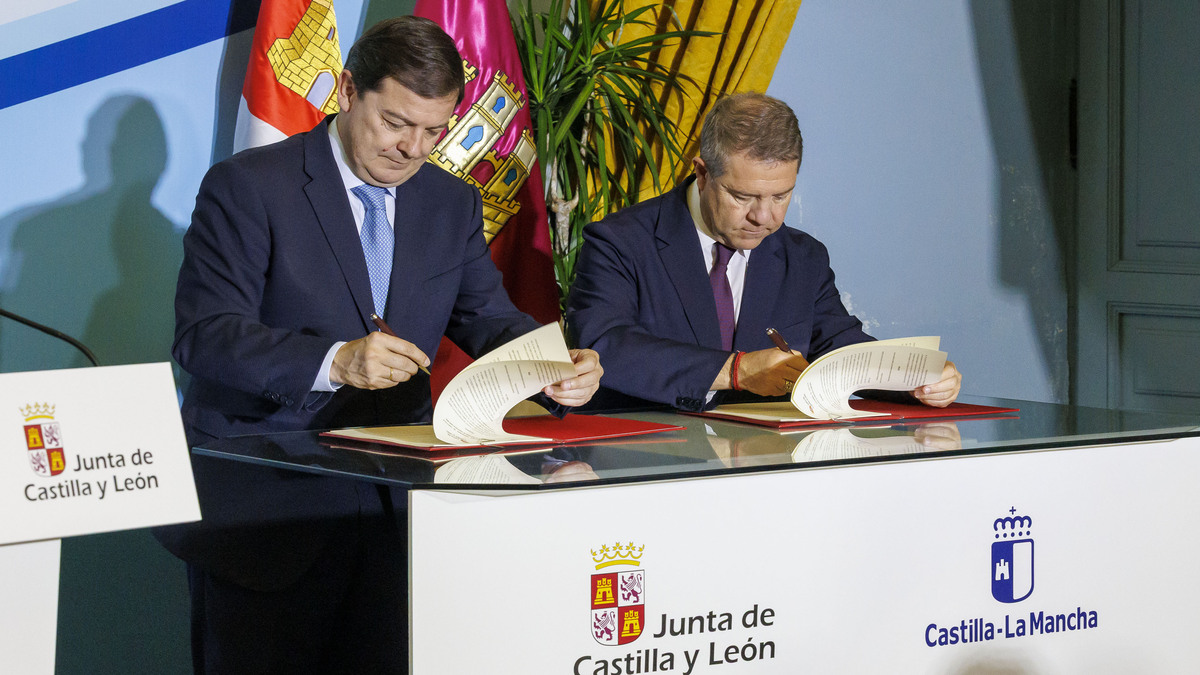 Mañueco y García-Page firman un acuerdo que mejora la sanidad para 30.000 vecinos del Valle del Tiétar