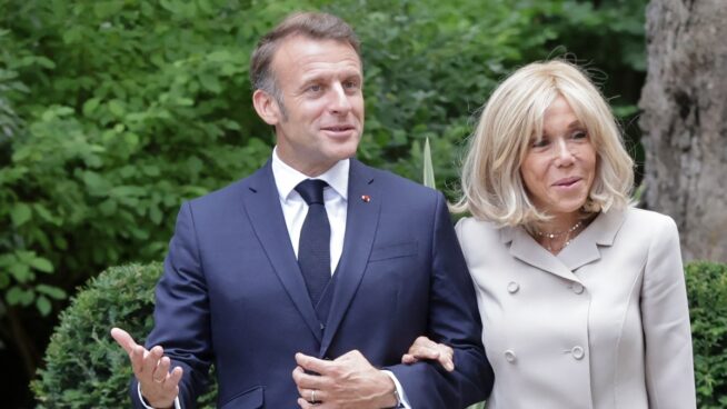 Macron demanda a una influencer ultraderechista por difundir que Brigitte es trans