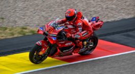Marc Márquez se lleva la victoria en una carrera de locura en Alemania y es más líder del mundial