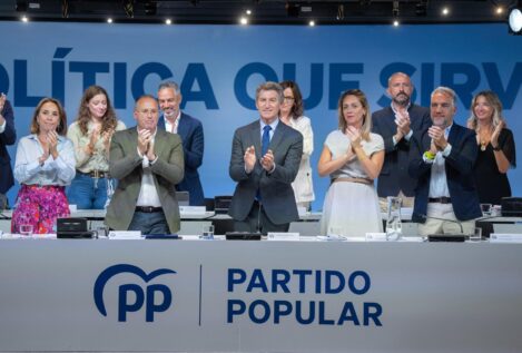 El PP prohíbe los móviles en sus reuniones más delicadas para evitar filtraciones
