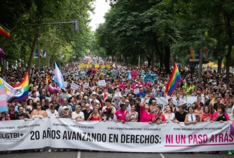 Yolanda Díaz, Mónica García e Irene Montero, entre los miles de asistentes al Orgullo