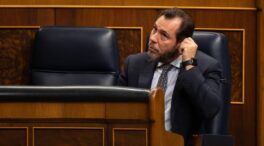 Almeida publica una foto del «máster cum fraude» del ministro Puente