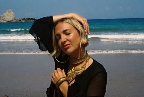 Paula Mattheus, la voz luminosa de una generación que anhela amor, paz y autenticidad
