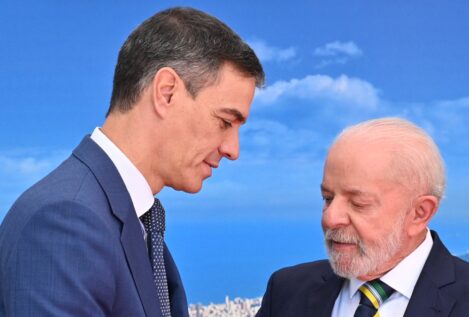 Sánchez firma una columna conjunta con Lula, Boric y Petro «en defensa de la democracia»