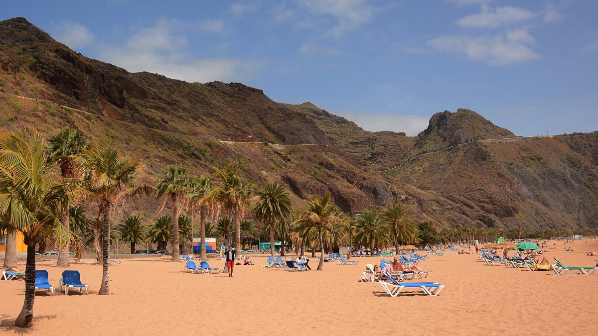 La crisis de Ormuz amenaza los chárter que llevan la mitad del turismo a Baleares y Canarias