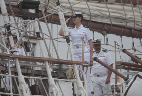 La princesa Leonor llega a Marín y se despide del Elcano tras siete meses en alta mar