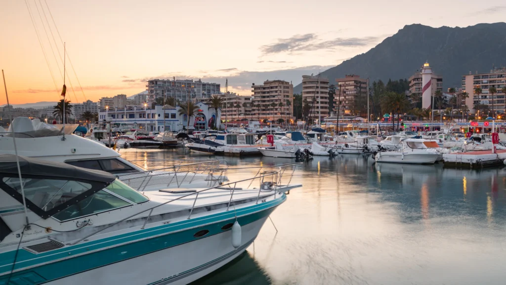 Puerto deportivo de Marbella | Expedia