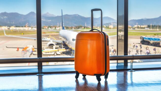 Ryanair cambia las reglas: esta es la nueva medida de la maleta de mano este verano