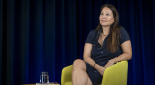 VÍDEO | Entrevista a Sonia Sierra: «La foto de Sánchez con Puigdemont sería un delirio»