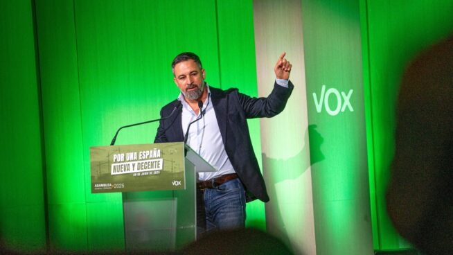 La derecha se consolida en las encuestas: el PP continúa al frente y Vox ya roba votos al PSOE