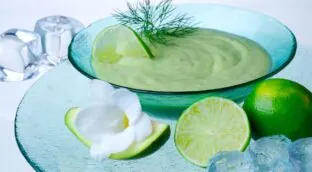 Mi sopa favorita para cuando hace calor: fría, con aguacate y digestiva