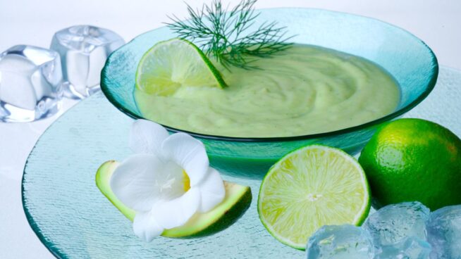 Mi sopa favorita para cuando hace calor: fría, con aguacate y digestiva