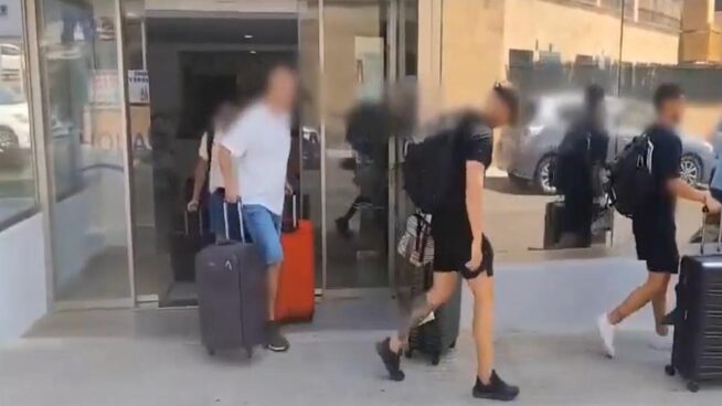 Echan del hotel a 10 policías encargados de la seguridad del Rey en Palma por no poder pagar
