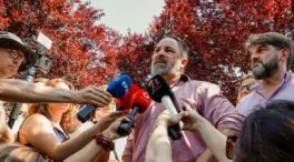 Abascal emplaza al PP a cambiar las políticas que «comparte con el PSOE» para un pacto