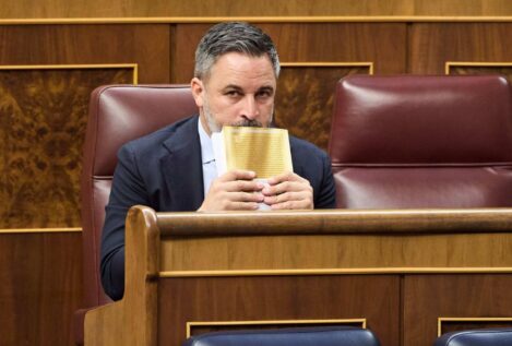 Abascal y los diputados de Vox se ausentan del hemiciclo durante la intervención de Sánchez