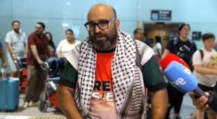 Israel deporta a los dos activistas españoles detenidos tras el abordaje al barco Handala
