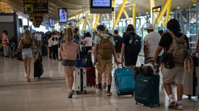 La CNMC respalda a las aerolíneas y propone que AENA baje las tasas entre 2027 y 2031