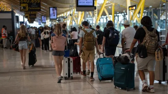 La CNMC respalda a las aerolíneas y propone que AENA baje las tasas entre 2027 y 2031
