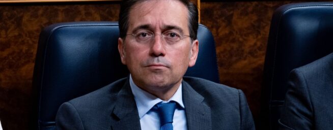 Albares premia con una embajada al director de las polémicas oposiciones a diplomático