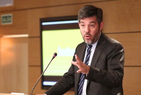 Feijóo recupera a Alberto Nadal para su equipo y mantiene a García de portavoz en el Senado