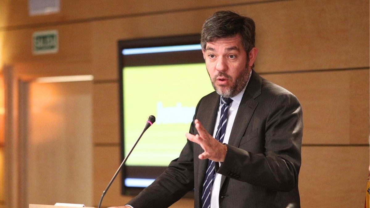 Feijóo recupera a Alberto Nadal para su equipo y mantiene a García de portavoz en el Senado