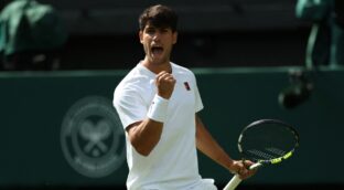 Alcaraz no se inmuta: derrota con autoridad a la sorpresa de Wimbledon Oliver Tarvet