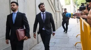 Alvise admite que cobró 100.000 euros, pero niega que los usara para financiar a su partido