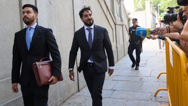 El juez pide a EEUU datos de X por la causa contra Alvise por difundir una PCR falsa de Illa