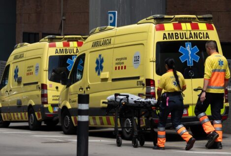 Una mujer en estado crítico tras caerle una farola por el temporal en Sabadell (Barcelona)
