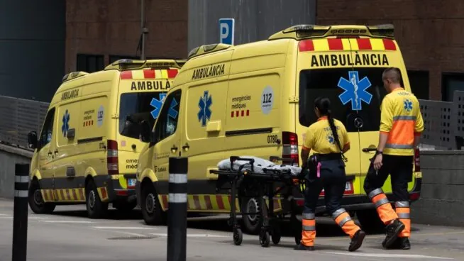 Una mujer en estado crítico tras caerle una farola por el temporal en Sabadell (Barcelona)
