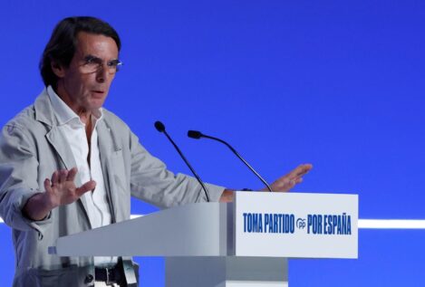Aznar asegura que el cambio es que «los delincuentes dejen de legislar en despachos»