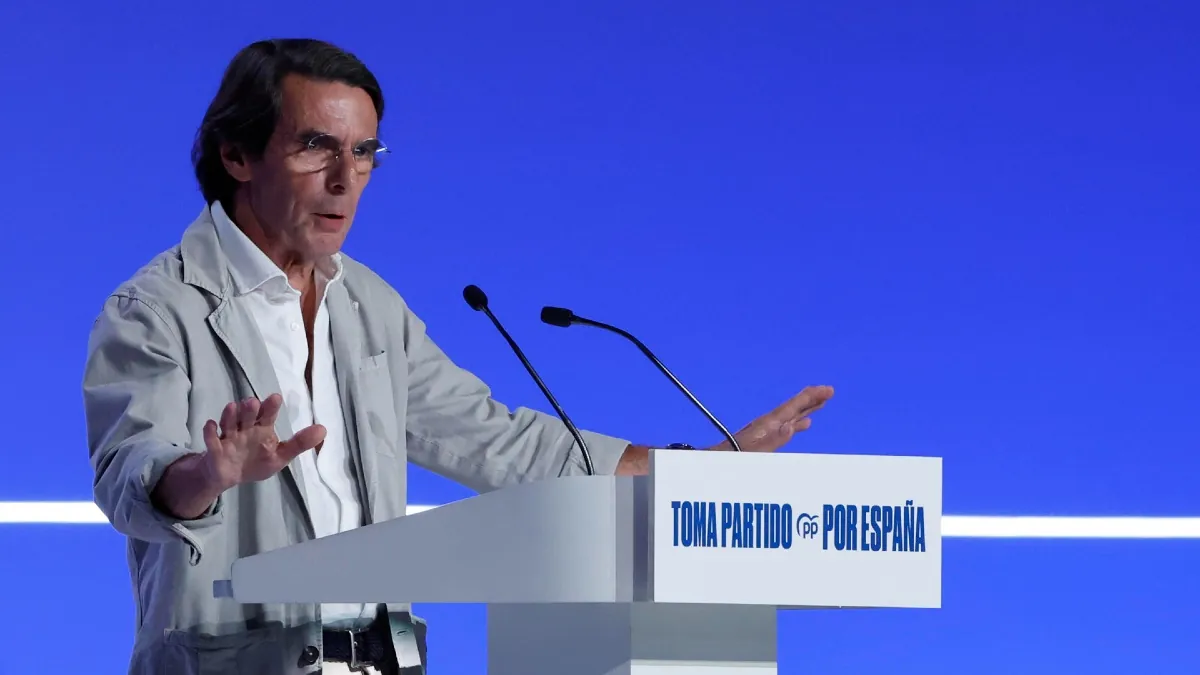 Aznar asegura que el cambio es que «los delincuentes dejen de legislar en despachos»