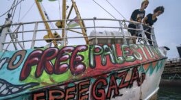 Fuerzas israelíes abordan el barco de la Flotilla de la Libertad a menos de 100 kilómetros de Gaza