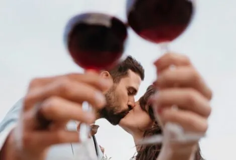 ¿Es bueno beber alcohol antes de tener sexo? Esto es lo que ha concluido la ciencia