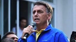 Registran la casa de Bolsonaro por apoyar que EEUU imponga sanciones a Brasil