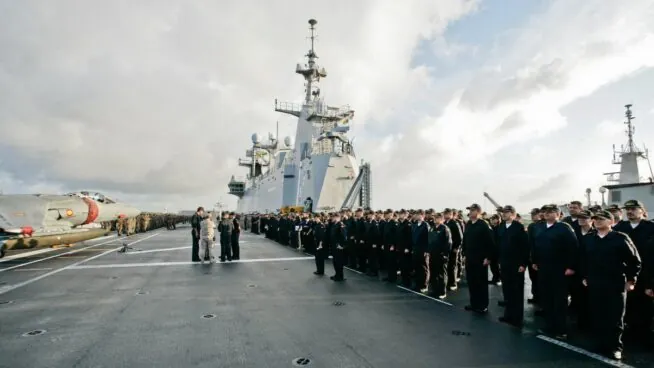 La Armada da por hecho el nuevo portaviones y alargará la vida de los 'Harrier' hasta 2032