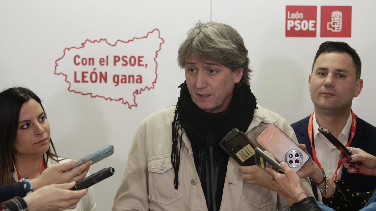 El líder del PSOE en Castilla y León no firma el manifiesto de apoyo a Sánchez aunque lo apoya