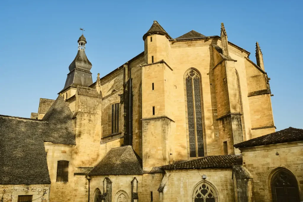 Catedral de Saint-Sacerdos | Stock
