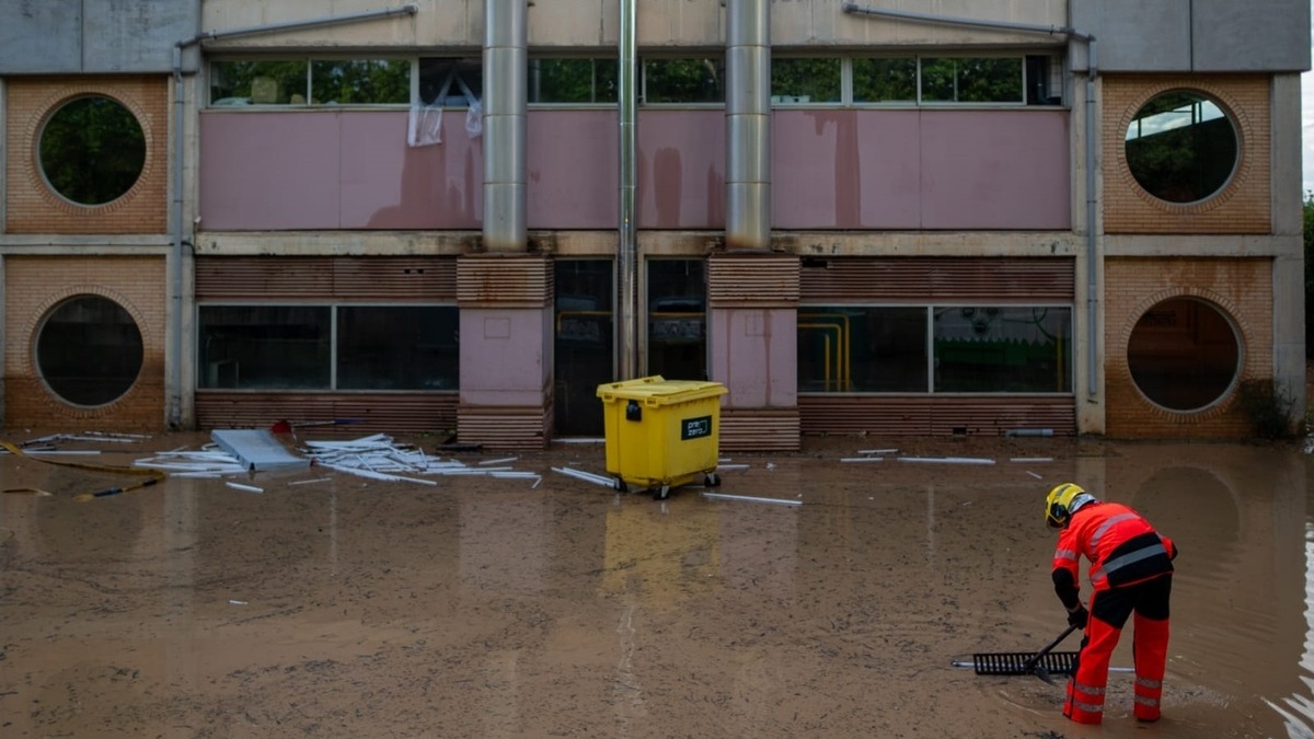 Cierran las urgencias del Hospital del Alto Panadés (Barcelona) tras inundarse por la dana