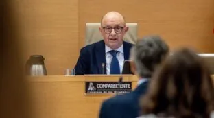 El juez no ve delito en que Montoro recibiese correos con datos fiscales de políticos