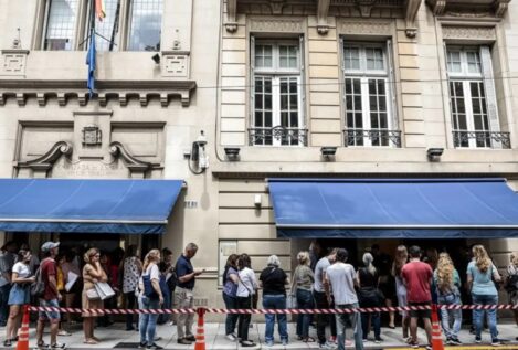 Albares blinda a los cónsules que agilizan las nacionalizaciones en Iberoamérica